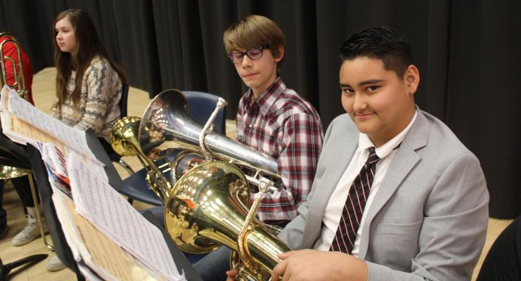ANNALEE GRIMM LOOKS ON... as Eli Robinson mentally prepares for the concert. Jarod Soria is happy to show everyone how it’s done.