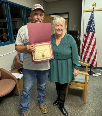City of Holdenville Employees of the Month Pictured above with City Manager Theresa Barkhimer is Cemetery Sexton and Lake Superintendent, Waylon Ford. Not Pictured, City Inspector/Code Enforcer Ron Wiseman