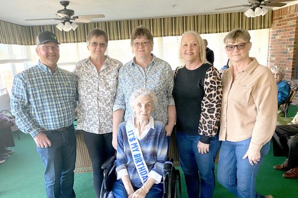 Pictured above with Ozell are her Nephew Steve Foster, Kim brown, Katy Peace,Trish Hiltibida, and Janet Neil