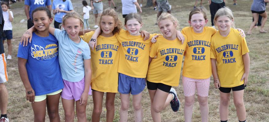 THIS GROUP OF YOUNG CROSS COUNTRY RUNNERS ARE ALL LINED UP AND READY TO RACE! Essie Burdine, Emma Jett, Melody Shaffer, Blakeleigh Bowman, Merci Johnson, Laycie Lucas and Journee Foster all competed in the one mile race.