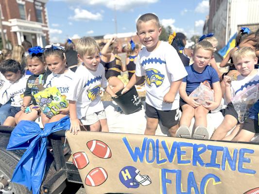 HOLDENVILLE HOMECOMING PARADE DRAWS LARGE CROWD
