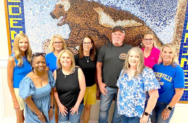 HOLDENVILLE CLASS OF 1986 GATHERED FOR THEIR 40TH SCHOOL REUNION LAST MONTH... It’s hard to imagine where the time has gone or how they can all still look so young, but they had a great time catching up with friends from days gone by. Pictured above are Back Row: Lori Skeen Nichols, Alisha Lumpkin, Karla Cofer Taylor, Roger Pickett, and Lori Green Smith. Front Row: Cecil Perry, Ian Teresia Shehan, Jennifer Sharp, and Vickey Peercy Osburn.