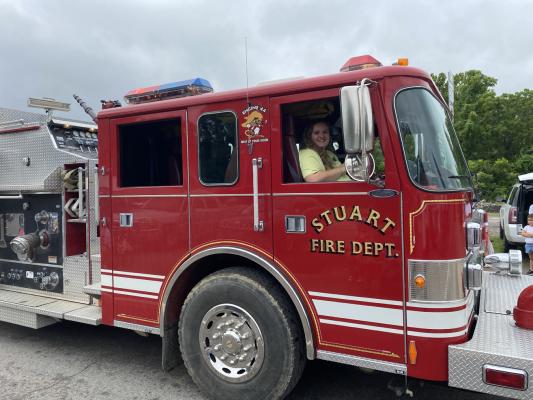 PARADE IN CALVIN DRAWS LARGE CROWD FOR 4TH