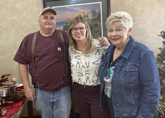 EDWARD JONES HOSTS CHRISTMAS OPEN HOUSE