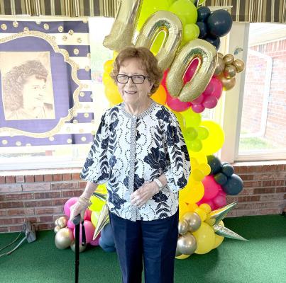 Longtime Holdenville resident, Joy Simmons welcomed family and friends to Heritage Village Retirement Center to celebrate her 100th birthday! Happy Birthday Joy!