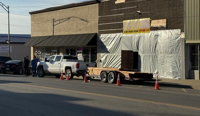 CONTRACTORS CAUSING PARKING ISSUE ON MAIN STREET