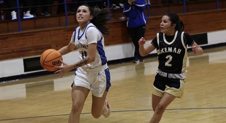 Holdenville’s Princess O’neal out ran this Okemah player to the basket. The Wolverines will play at Stroud on Tuesday.