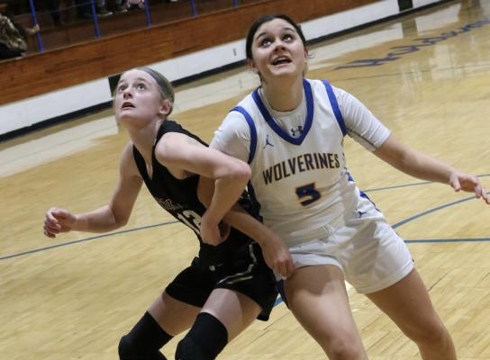 When push came to shove Holdenville’s Brooklyn Nelms won the physical match with this Atoka player. Nelms has shown steady improvement throughout the season and will be a key player in the Wolverines play-off run.