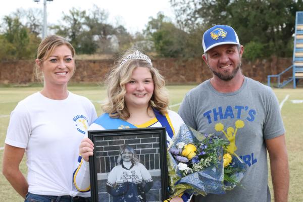 Elizabeth Swadley with parents Jeremy and April