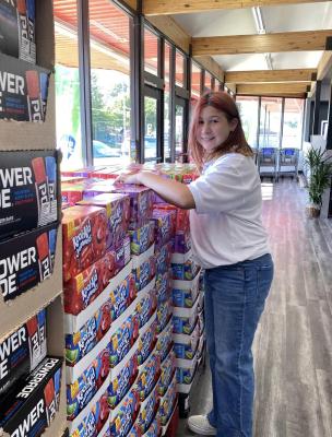 Emma Johnson was one of the volunteers who came from the Holdenville 4H Club to help with the Save-A-Lot Open House.