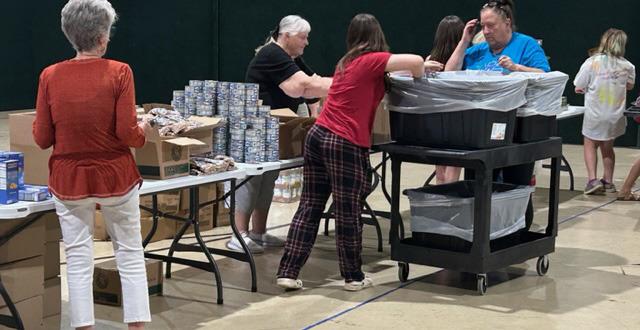 THE HOLDENVILLE MINISTERIAL ALLIANCE WILL DISTRIBUTE FOOD FOR HOLDENVILLE, Monday, December 18, 2022, at 5:00pm at the First Baptist Church Activity Center.