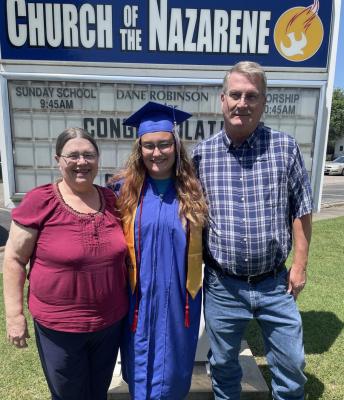 2022 Graduates Celebrated at Holdenville Nazarene