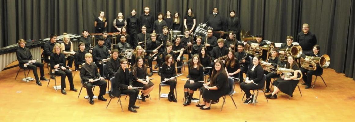 HHS Band Honors Ukraine Державний Гімн України