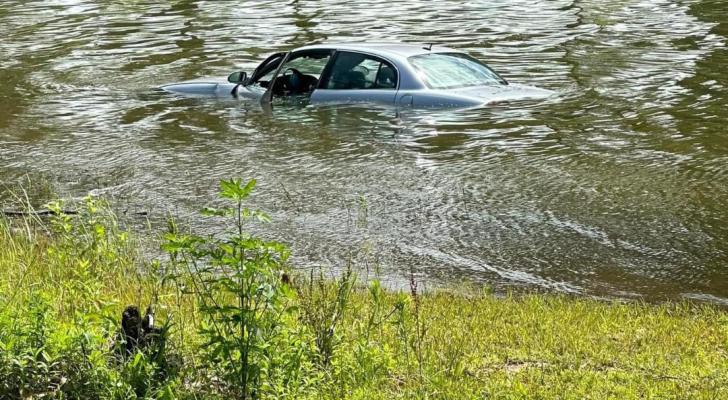 LAST SATURDAY A VEHICLE DROVE OFF INTO THE HOLDENVILLE LAKE. ASSISTANT POLICE CHIEF DANIEL NOWLIN WAS ONE OF THE FIRST ON SCENE.