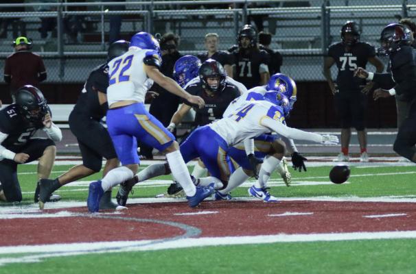Holdenville defender, Cash Carter, interrupted an Atoka handoff and created a fumble on the Wampus Cats’ first play from scrimmage. # 24 Xavier Randal # 54, Izaia Tiger, and # 22 Sawyer Jeffrey scrambled for the loose ball that Randall ended up securing to the Wolverines the ball at the Atoka 39 yard line.