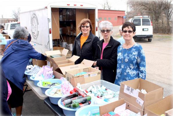 Jean Alexander, Linda Shurley and Shirley Lumpkin helping serve. Susan Qualls on left.