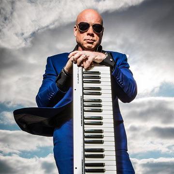 KITT WAKELEY: BIG CITY SOUND, SMALL TOWN INFLUENCE