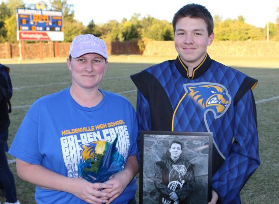 Eli Hanson with mom Elayna