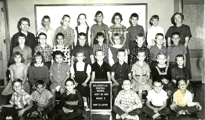 1959 CENTRAL SCHOOL. MRS. ISABELLE ELLISTON’S 3RD GRADE CLASS. Bottom Row (L-R): Lynn Dell Foster, Johnny Hoover, Roy Frank Crane, Butch Leeper, Mark Bennett, Leland Lynch. Row 2: ?, Mona Morgan, Anna Marshell, Laquita Muse, Tom Wilbanks, Butch Smith, ?, Wayne Simonds, Peggy Smith. Row 3: Virl Robinson, Kenneth Phillips, Kenneth Byerly, Merril Ray Alt, ?, Dorya Huser, Roger McCoin, ?, Billy Rodgers. Row 4: ? Hoover, Henry Clark, Kathaleen Wasson, Don Aguirre, Linda Willis, Wallace Haskett, Jennie Ringer.