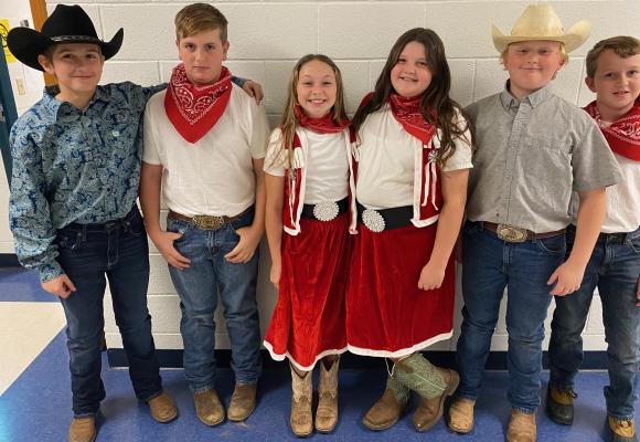 COWBOY CHRISTMAS AT MOSS SCHOOL The cowboys and cowgirls pictured above are Lane Upchurch, Rance Goodson, Olicia Guinn, Cierra Wood, Konner Love, and Jayden Priest