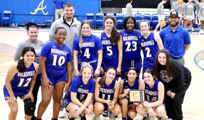 The Holdenville High School Girls’ basketball team won the third place trophy in the Antlers Tournament. Holdenville defeated a high ranked Tushka team in the finals. Kneeling:Ally Inselman, Princess O’neil, Blakeli Whiteman, Cylee Null. Standing: Ryleigh Hill, Mylisha Allen, Bella Smith, Brooklyn Nelms, Dahmyah Olden, Madi McFarland. Coaches: Leslie Phillips, Dillan Snow,, Alan Hargis.
