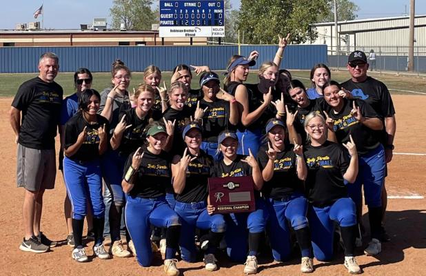 MOSS LADY PIRATES AND MOSS PIRATES PUNCH TICKET TO STATE TOURNAMENT