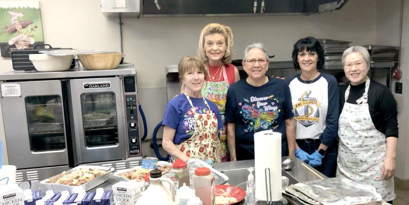 Kitchen Crew! (left to right) Mary Boren,Penny Stallings, Robin Jenkins, Tonja Weaver and the pastor’s wife, Mrs. Yong Sub Sim.