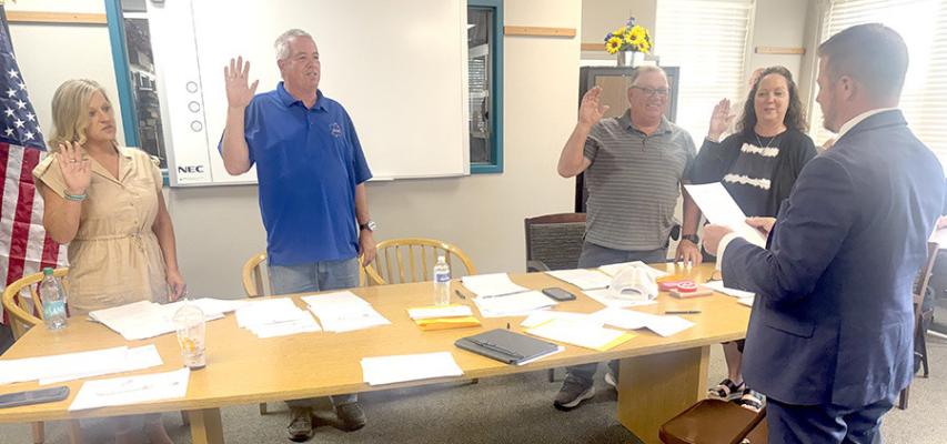 NEW COUNCIL MEMBERS SWORN IN, NEW MAYOR ELECTED AT CITY COUNCIL MEETING IN HOLDENVILLE. Tammy White was sworn in to her first term as City Counciwomen over Ward 2. Mike Dockrey was sworn in over Ward 3, Don Merriman over Ward 4, and Lori Babb sworn in as the at-large member. One of the first orders of business was to elect a mayor for the upcoming term. The council voted unanimously in favor of Mike Dockrey’s nomination of Lori Babb as Holdenville’s newest Mayor.