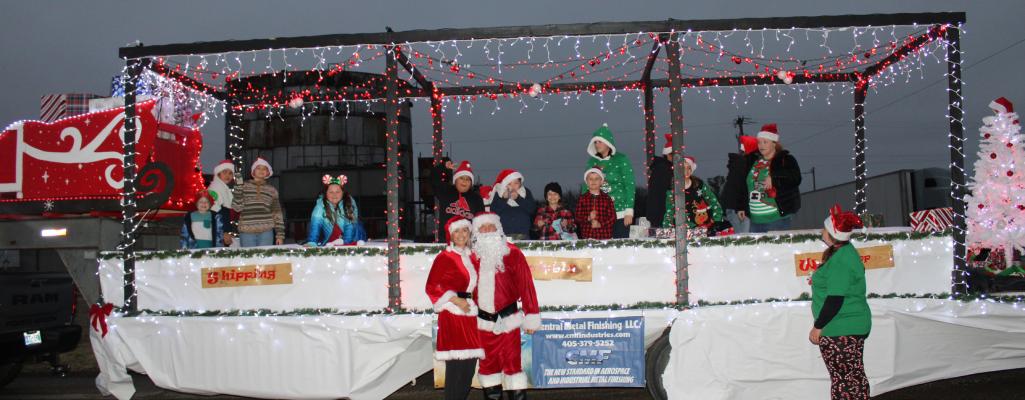 MR. AND MRS. CLAUS AKA BRANDON AND JAN BOYD had lots of help loading Santa’s sleigh from the Central Metal Finishing elves. Santa’s sleigh has been coated and finished and ready for take-off.