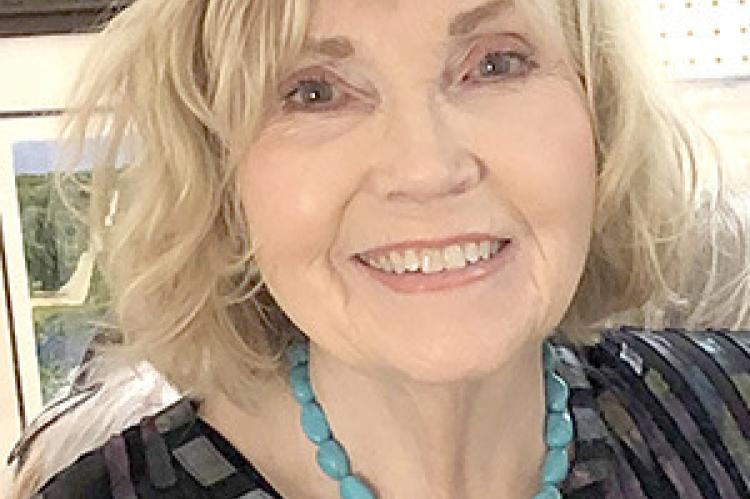 HOLDENVILLE RESIDENT LINDA GIBBS RECEIVES LEGACY OF LOVE AWARD