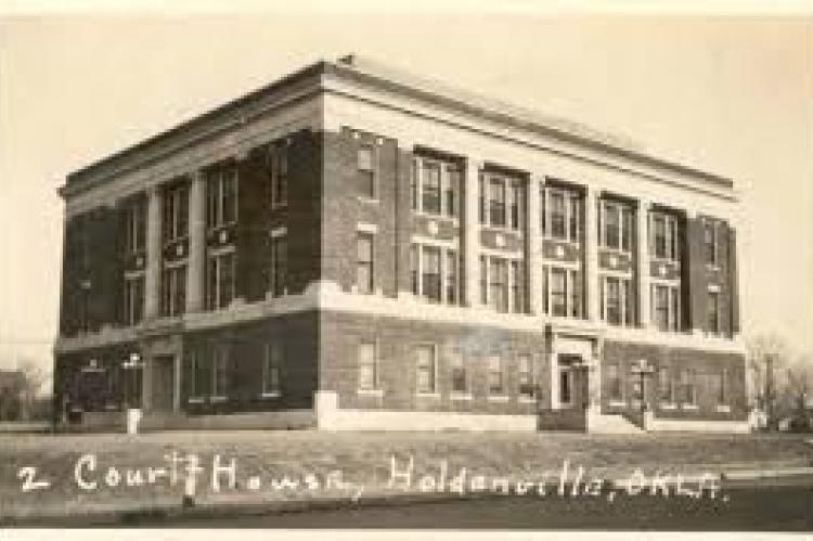 Holdenville's courthouse