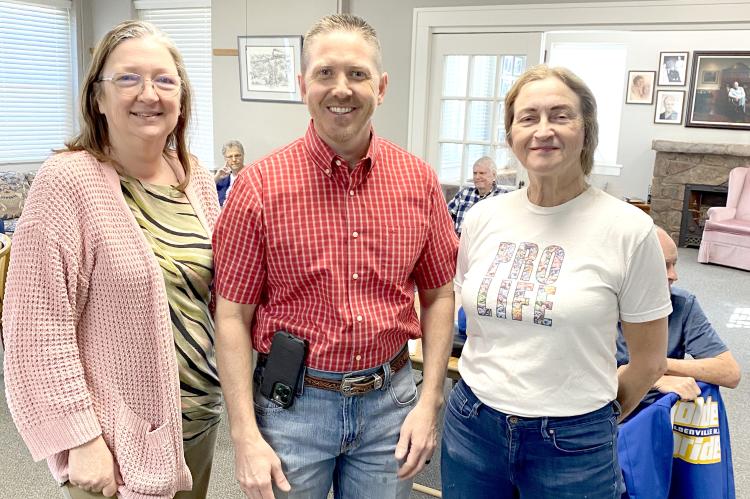 CONGRESSMAN JOSH BRECHEEN RECENTLY STOPPED IN HOLDENVILLE FOR A TOWN HALL MEETING. Pictured above with Congressman Brecheen (center) are Holdenville Librian Kim McNaughten (left) and Hughes County Republican Chair Julie Wilkinson (right).